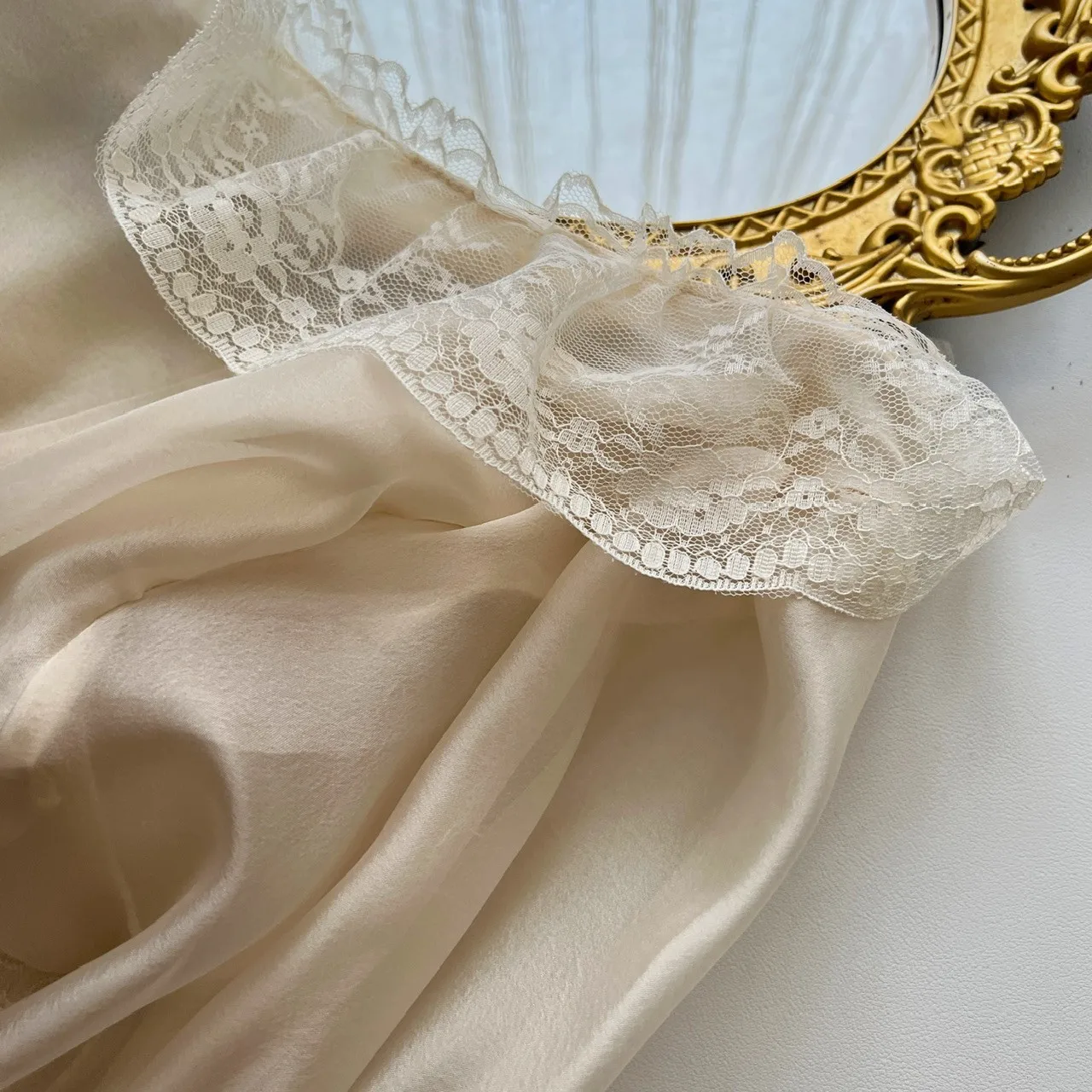 Vintage Retro Chic Lace Satin  - Women'S Accessories Louis Vuitton ulasan dan harga